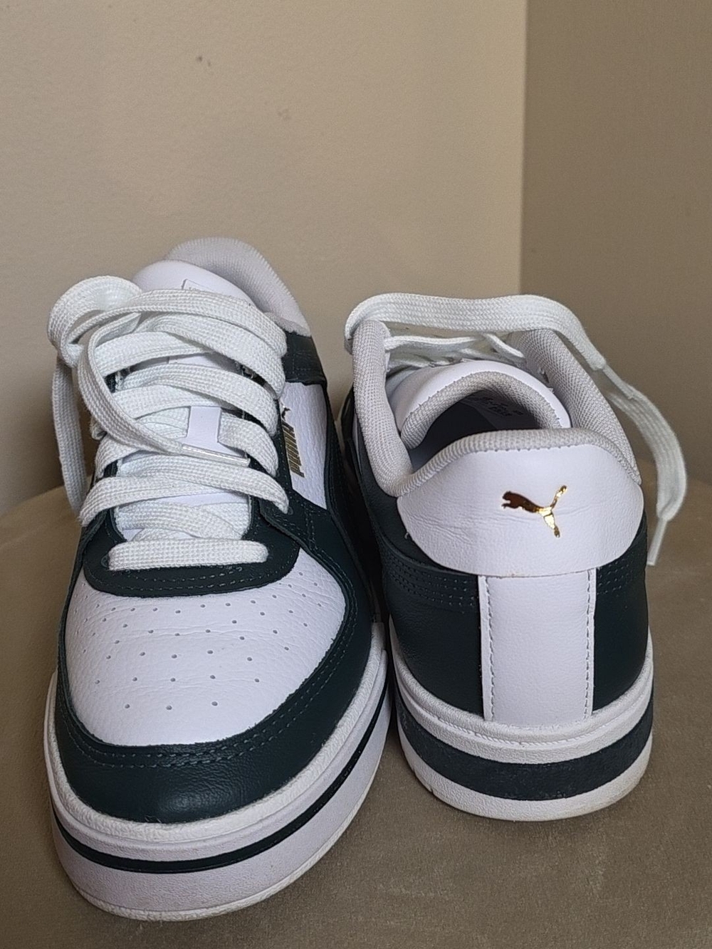 Puma White and Dark Green Low-Top Sneakers - Picture 2 of 6